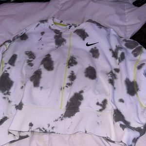 Cropped Nike sweatshirt